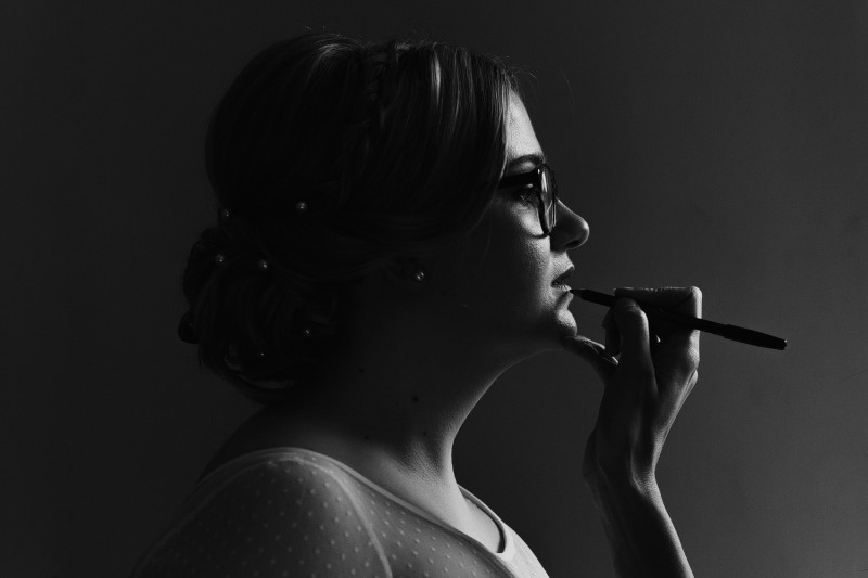 bride having her make up done